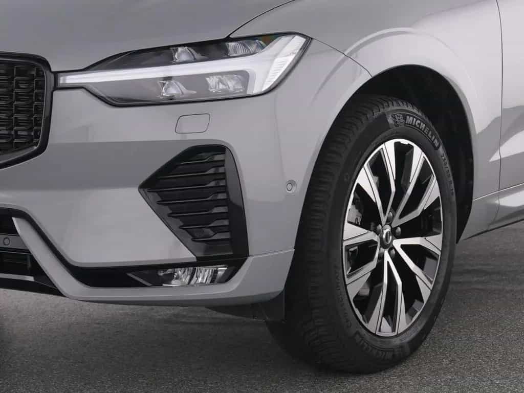 Volvo XC60 B5 AWD PLUS DARK FAP+HKSOUND+360°+PANO+LM+ 11/2024-photo-8