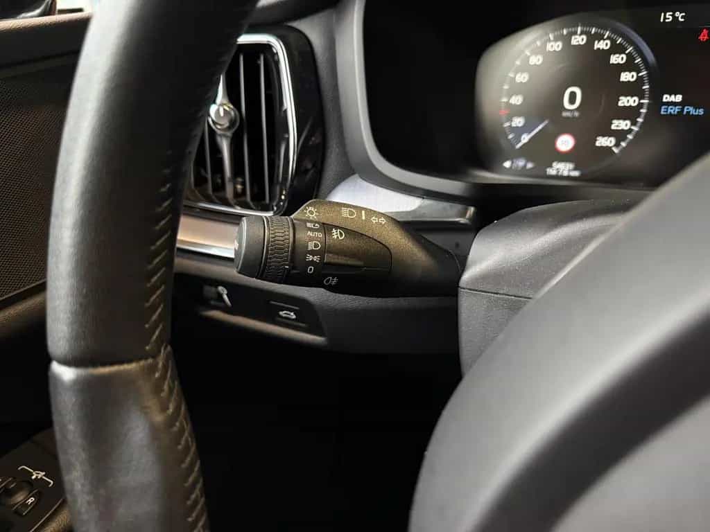Volvo V60 Kombi Momentum Pro ACC BLIS LED 06/2021-photo-9
