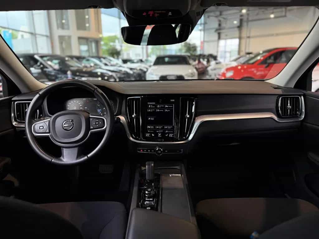 Volvo V60 Kombi Momentum Pro ACC BLIS LED 06/2021-photo-14