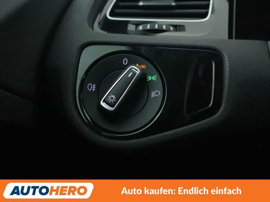 Volkswagen Golf VII 1.5 TSI ACT Highline BMT*NAVI*LED*PDC* 08/2019-photo-27