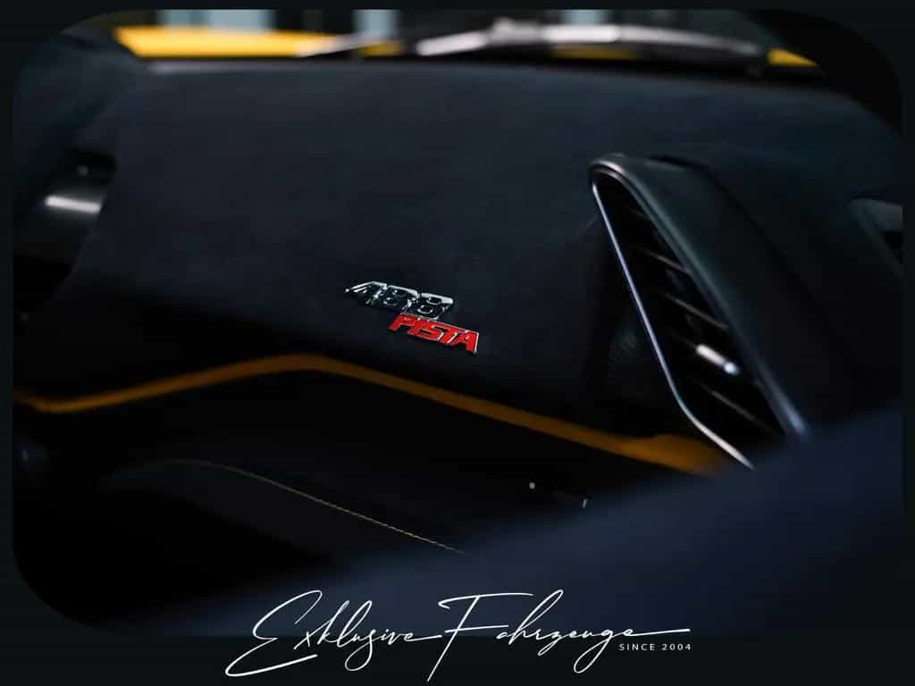 Ferrari 488 Pista GTB Erstbesitz Lift Carbon 24M 06/2019-photo-38