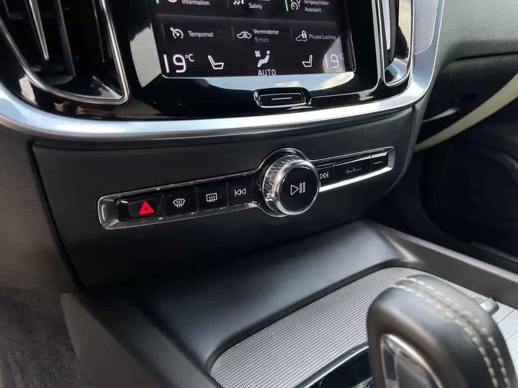 Volvo V60 B4 D R-DESIGN LED KAMERA KLIMA ACC 12/2020-photo-16