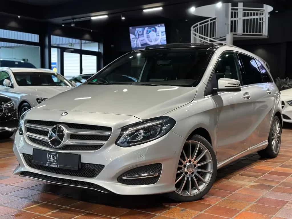 Mercedes-Benz B 220 d PANO DISTRONIC ILS MEMORY KEYLESS AHK AMG 02/2016-photo-0
