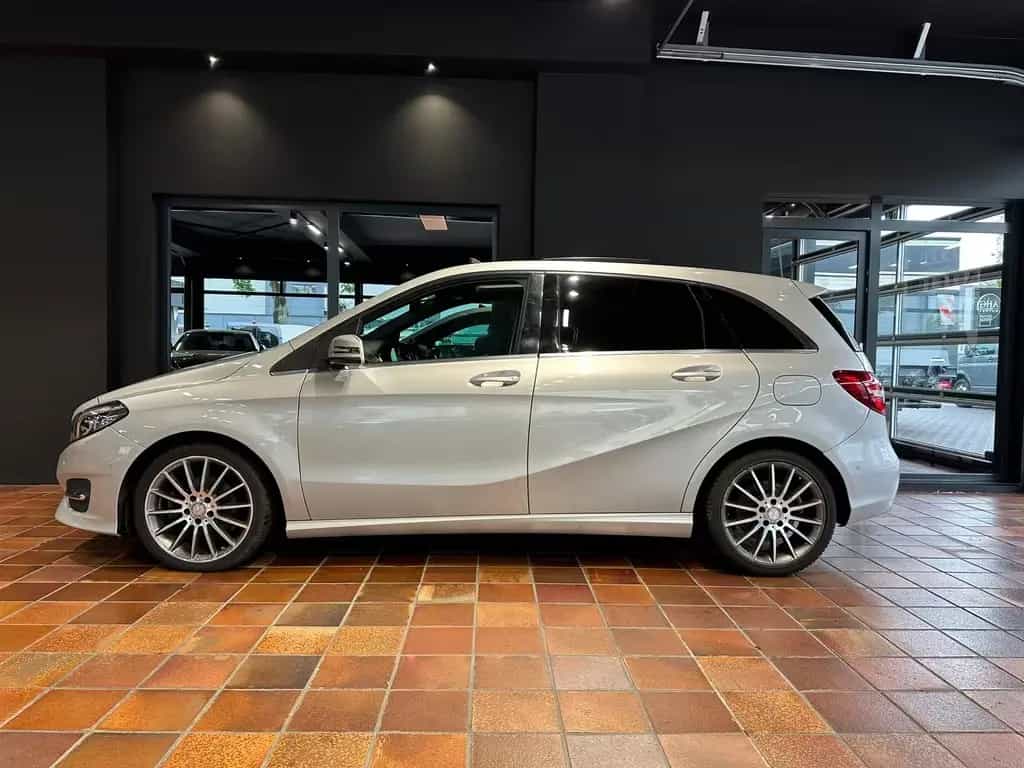 Mercedes-Benz B 220 d PANO DISTRONIC ILS MEMORY KEYLESS AHK AMG 02/2016-photo-1