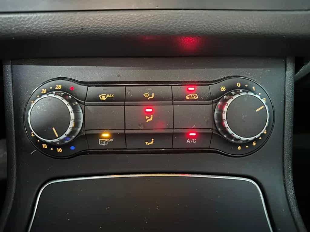 Mercedes-Benz B 220 d PANO DISTRONIC ILS MEMORY KEYLESS AHK AMG 02/2016-photo-20