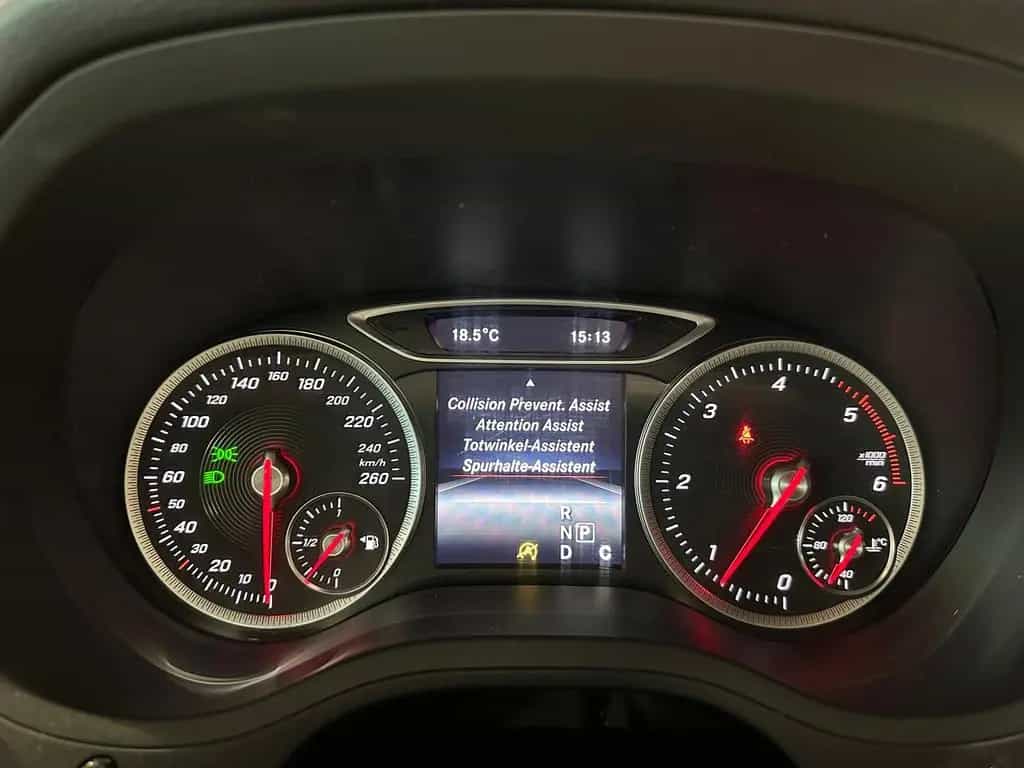 Mercedes-Benz B 220 d PANO DISTRONIC ILS MEMORY KEYLESS AHK AMG 02/2016-photo-27