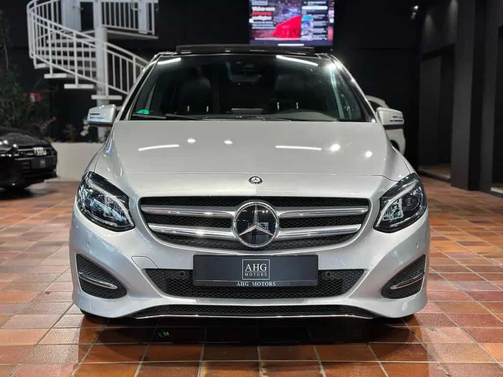Mercedes-Benz B 220 d PANO DISTRONIC ILS MEMORY KEYLESS AHK AMG 02/2016-photo-8