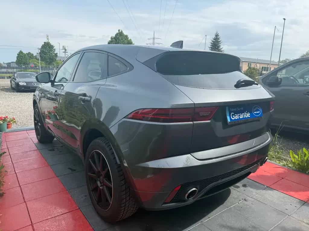 Jaguar E-Pace E-PACE R-Dynamic SE AWD 07/2018-photo-4