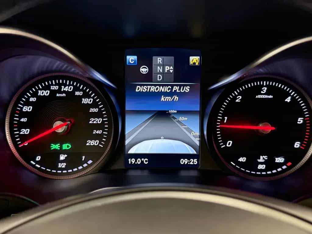 Mercedes-Benz GLC 220 d  4Matic Exclusive Panorama AHK 02/2016-photo-31