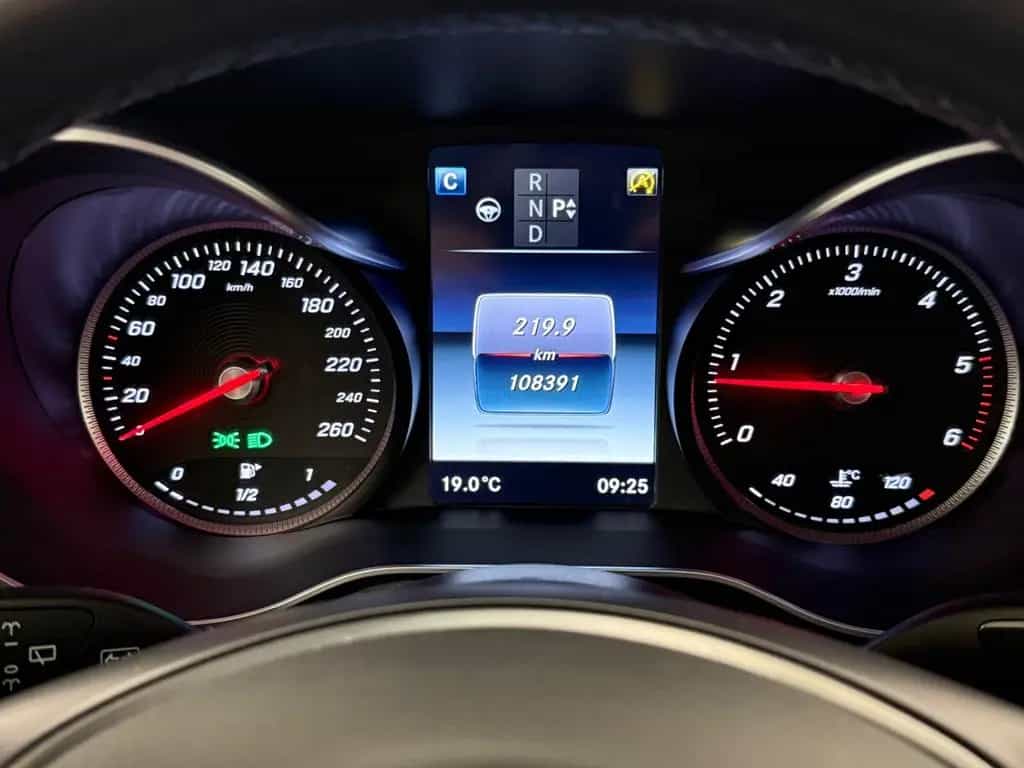 Mercedes-Benz GLC 220 d  4Matic Exclusive Panorama AHK 02/2016-photo-32