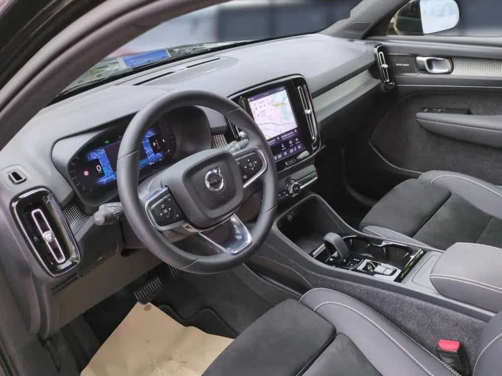 Volvo XC 40 Plus Dark 2WD 04/2023-photo-11