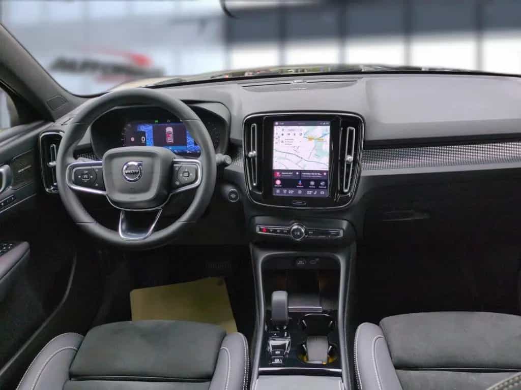 Volvo XC 40 Plus Dark 2WD 04/2023-photo-12
