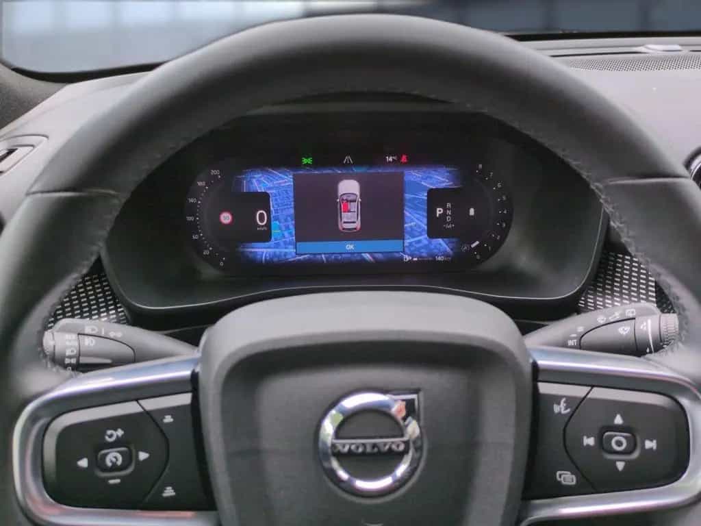 Volvo XC 40 Plus Dark 2WD 04/2023-photo-13