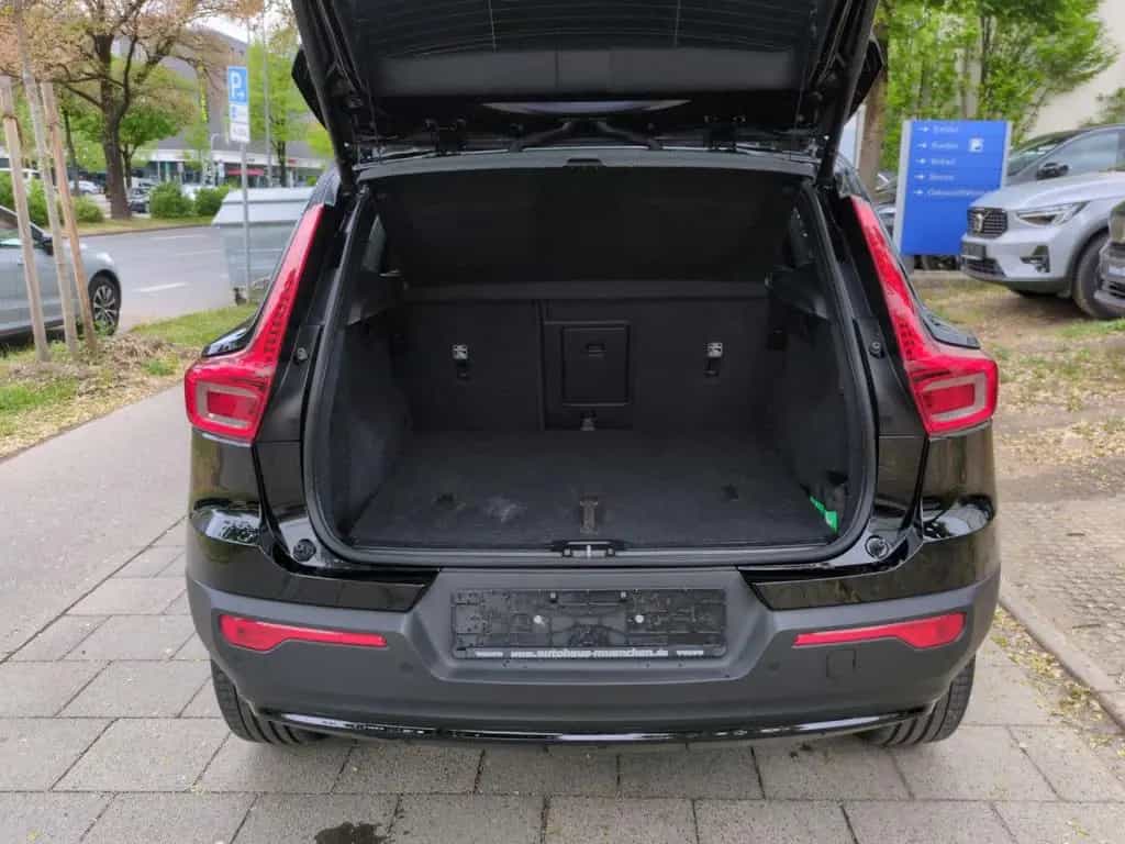 Volvo XC 40 Plus Dark 2WD 04/2023-photo-19