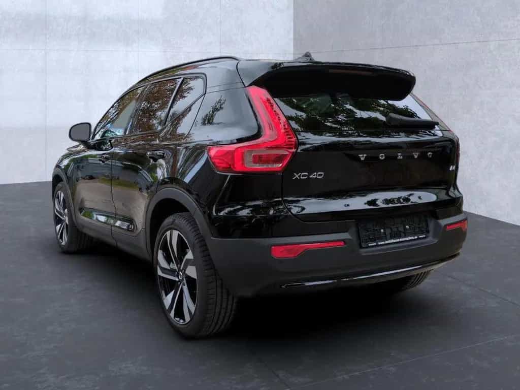 Volvo XC 40 Plus Dark 2WD 04/2023-photo-3
