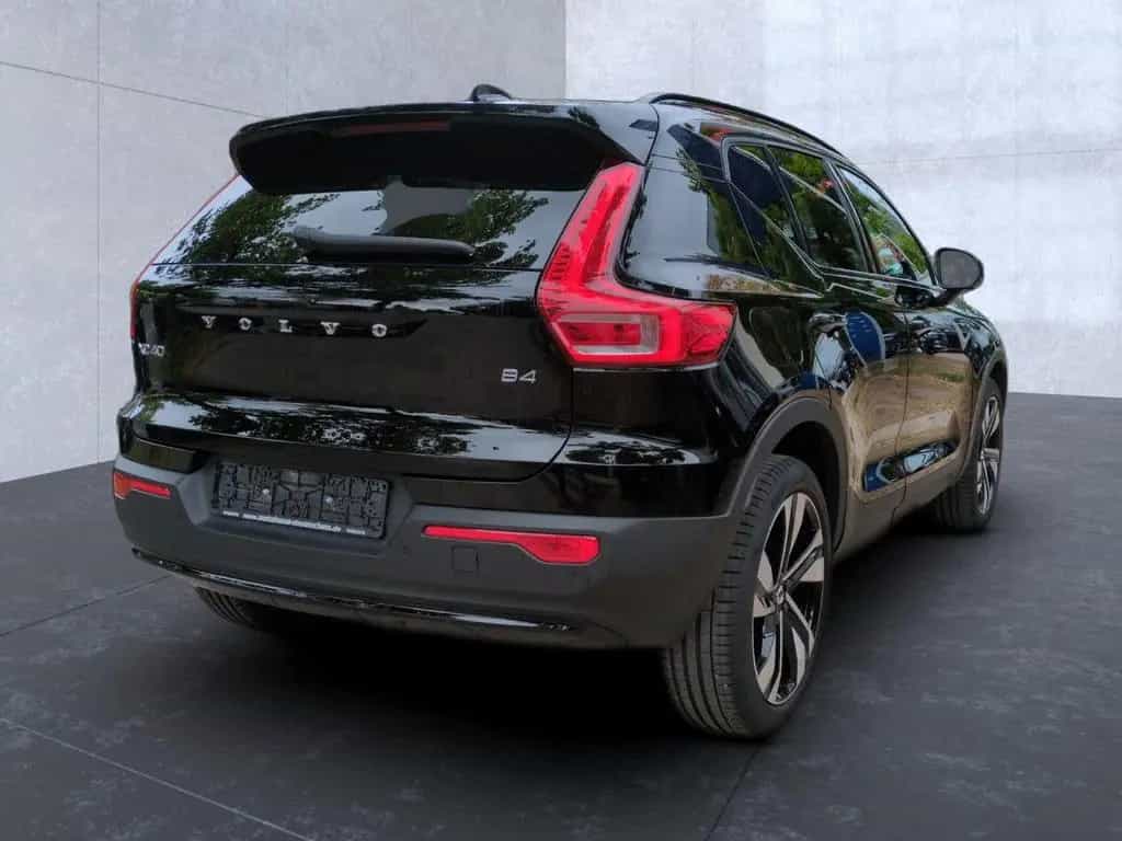 Volvo XC 40 Plus Dark 2WD 04/2023-photo-4