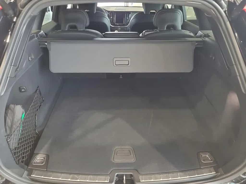 Volvo XC 60 Plus Dark AWD 02/2025-photo-15