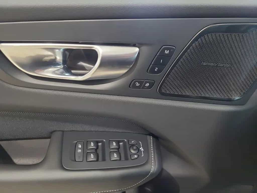 Volvo XC 60 Plus Dark AWD 02/2025-photo-7