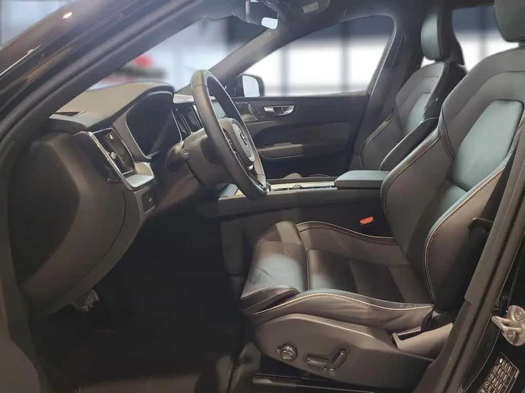 Volvo XC 60 Plus Dark AWD 02/2025-photo-8