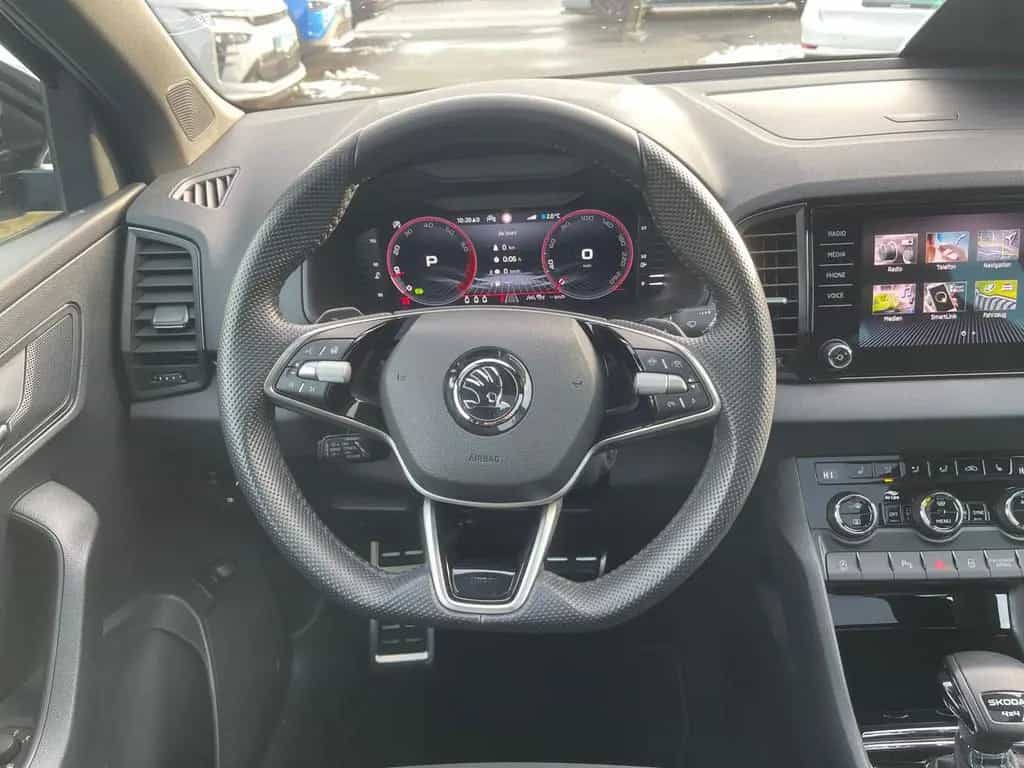 Skoda Karoq Sportline 2.0TSI 4x4 DSG Navi Panorama ACC 04/2025-photo-11
