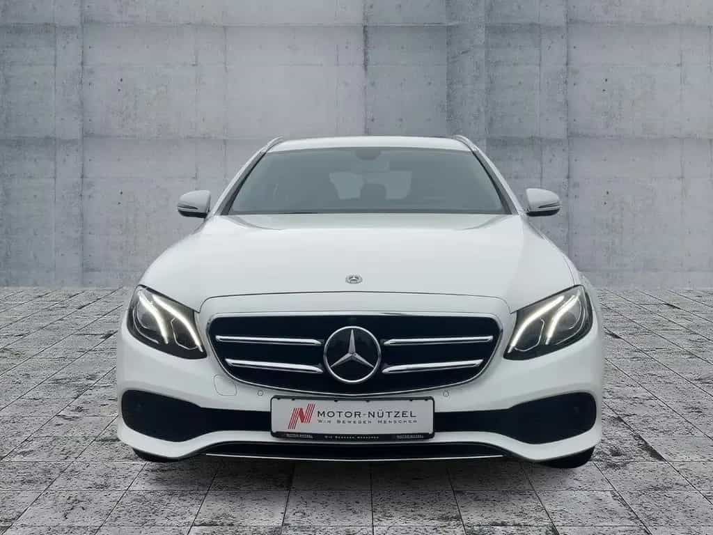 Mercedes-Benz E-Class AVANTGARDE LED+NAV+ACC+SHZ+RFK+AHK+360° 04/2019-photo-2
