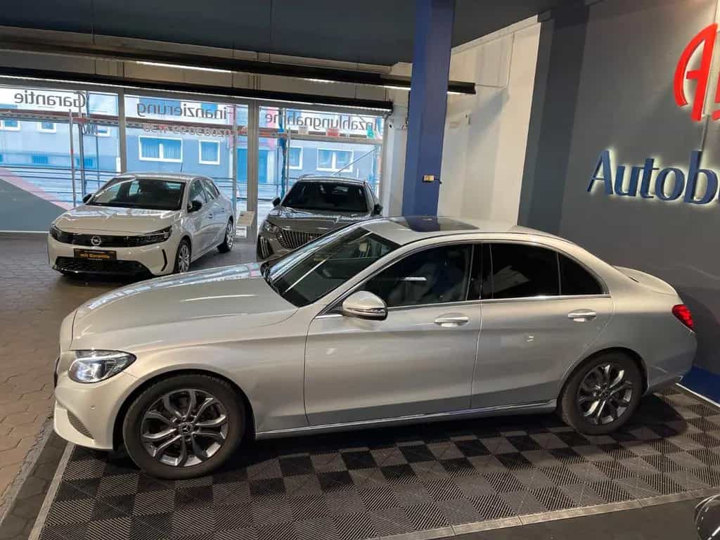 Mercedes-Benz C 180 Limousine/R-KAM/ACC/SITZH/wenig Kilometer 01/2018-photo-4
