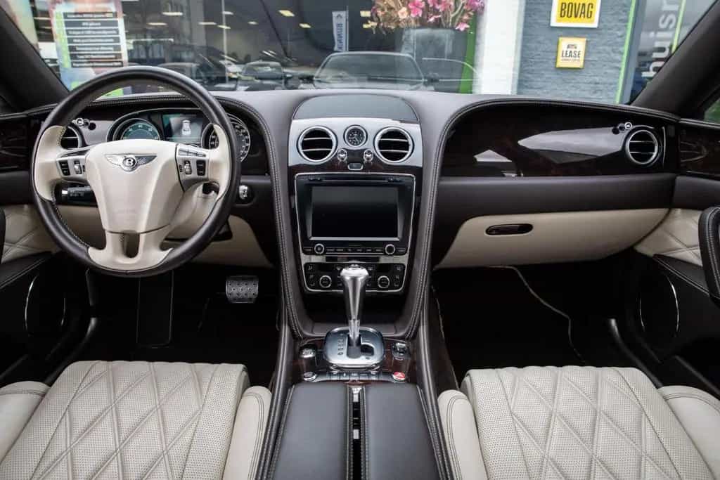 Bentley Flying Spur 6.0 W12 / CERAMIC / SUNROOF 01/2014-photo-20