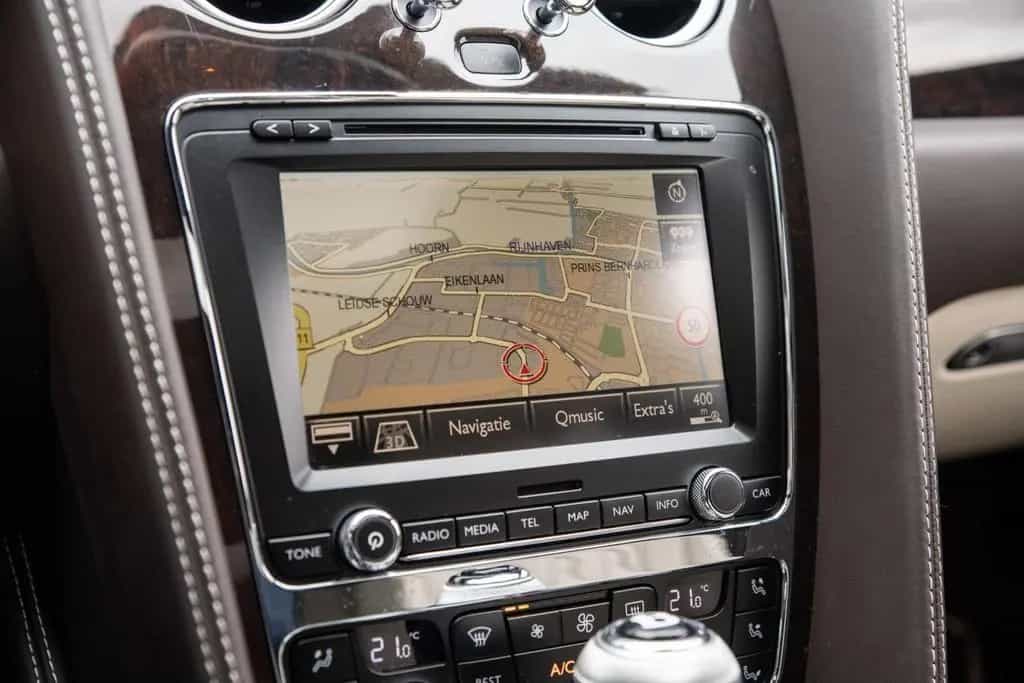 Bentley Flying Spur 6.0 W12 / CERAMIC / SUNROOF 01/2014-photo-21