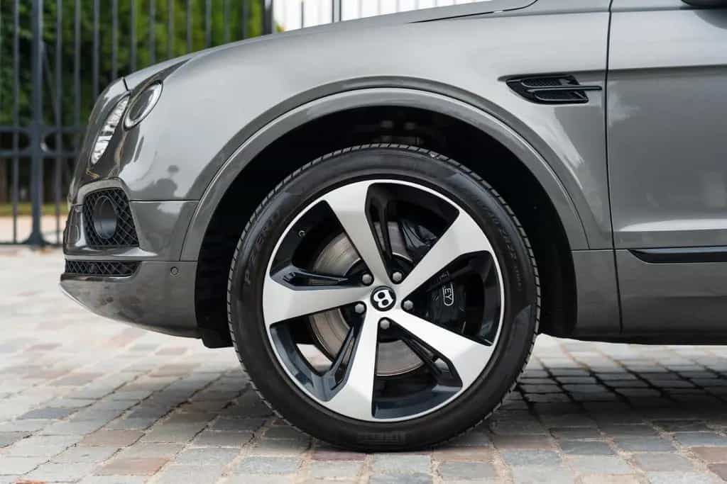 Bentley Bentayga 6.0 W12 - first hand, 30 900 kms 03/2018-photo-5