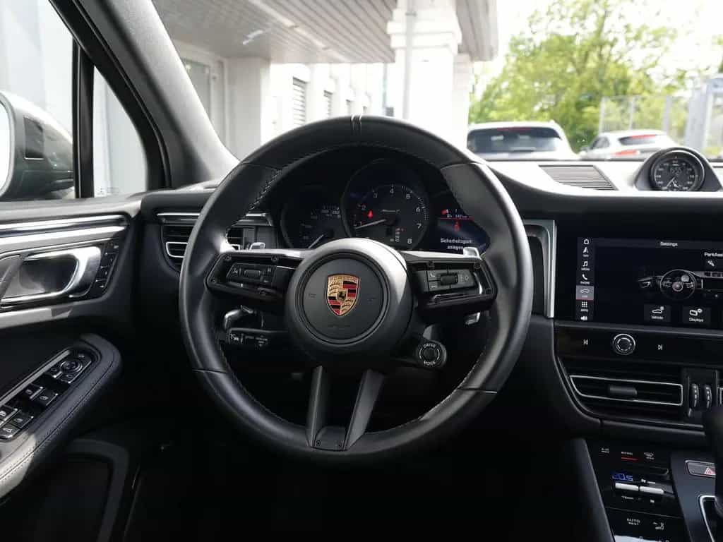 Porsche Macan T BURMESTER-ACC-LUFTF.-PANO-18WEGE-VOLL 01/2023-photo-23