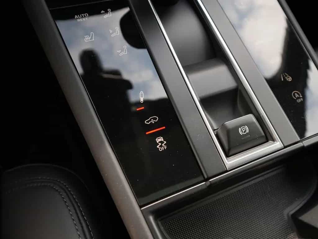 Porsche Macan T BURMESTER-ACC-LUFTF.-PANO-18WEGE-VOLL 01/2023-photo-30