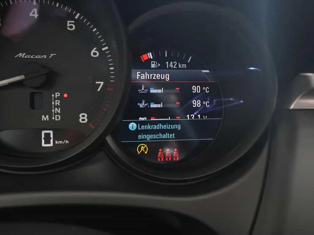 Porsche Macan T BURMESTER-ACC-LUFTF.-PANO-18WEGE-VOLL 01/2023-photo-33
