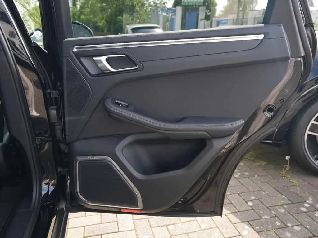 Porsche Macan T BURMESTER-ACC-LUFTF.-PANO-18WEGE-VOLL 01/2023-photo-40