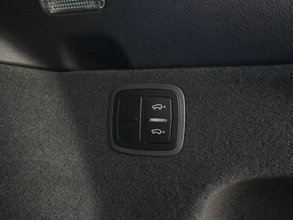 Porsche Macan T BURMESTER-ACC-LUFTF.-PANO-18WEGE-VOLL 01/2023-photo-42