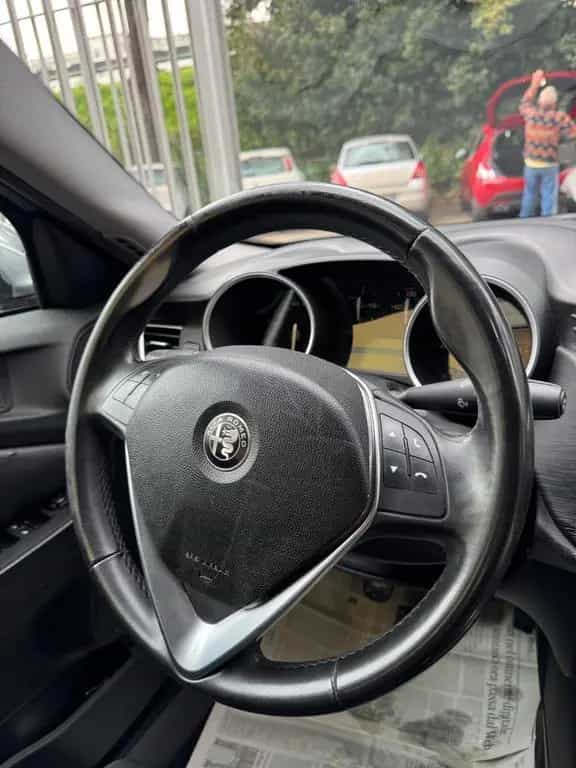 Alfa Romeo Giulietta 1.6 JTDm 120 CV 05/2016-photo-14