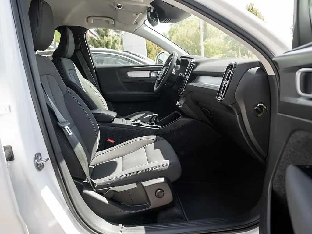 Volvo XC40 B4 AWD Momentum Pro 03/2022-photo-1
