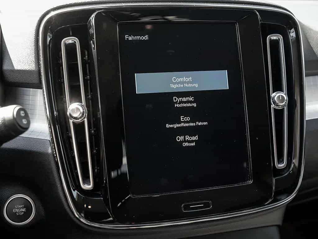 Volvo XC40 B4 AWD Momentum Pro 03/2022-photo-15