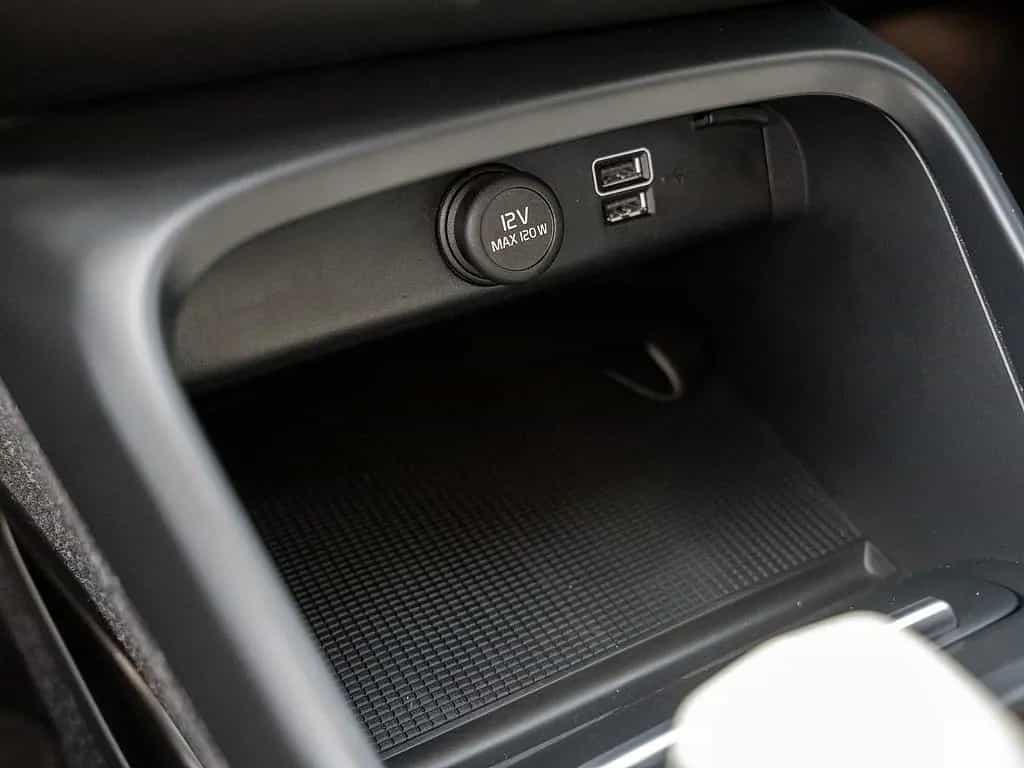 Volvo XC40 B4 AWD Momentum Pro 03/2022-photo-17