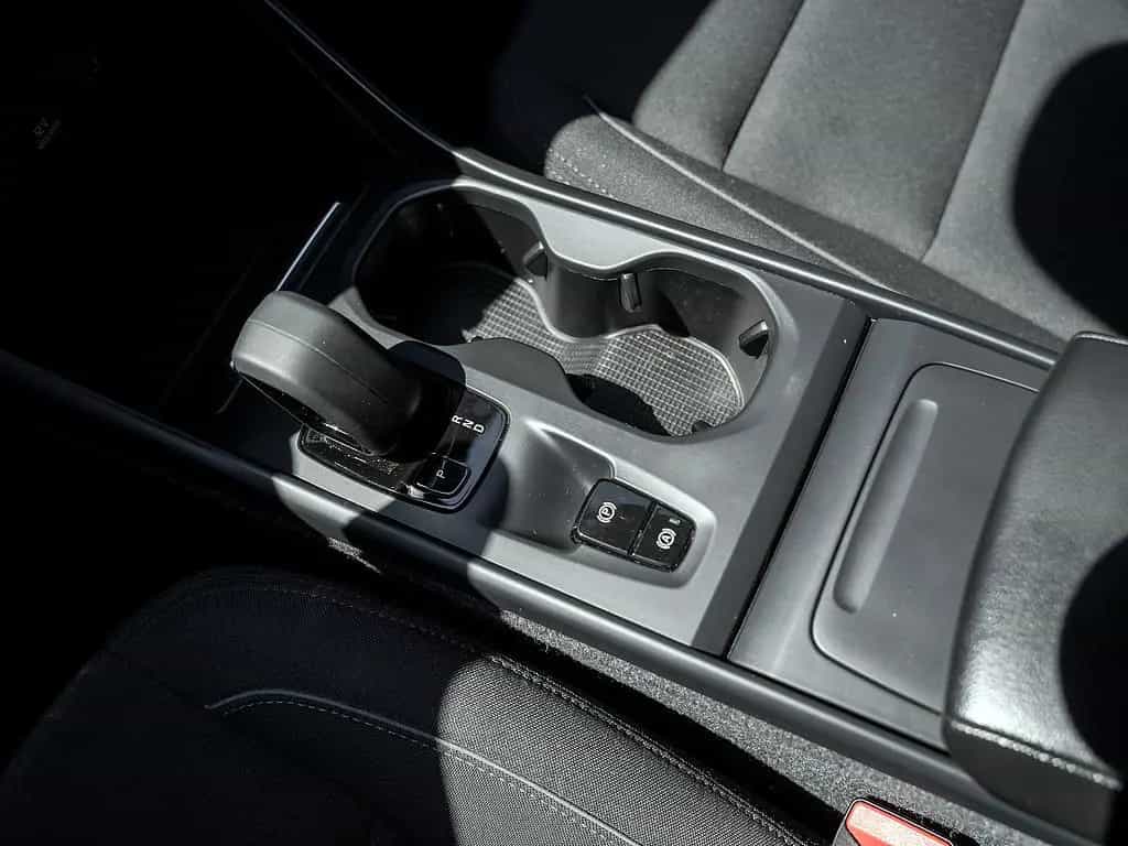 Volvo XC40 B4 AWD Momentum Pro 03/2022-photo-18