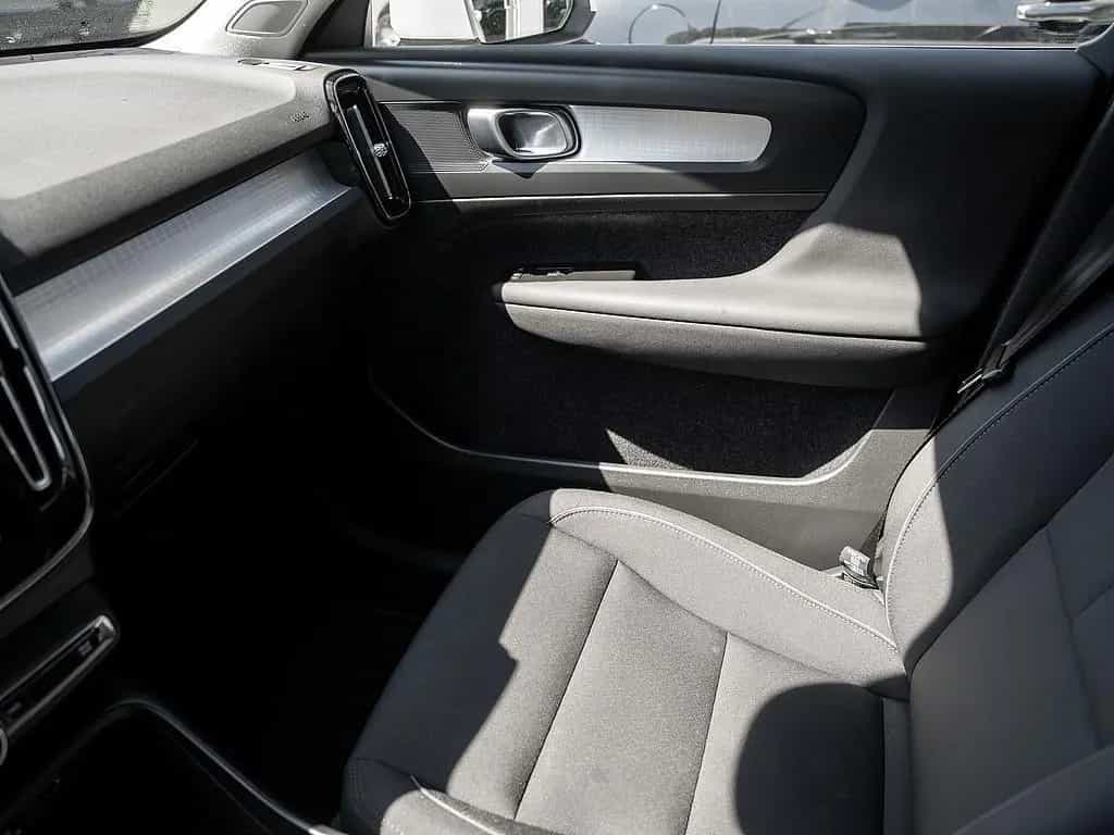 Volvo XC40 B4 AWD Momentum Pro 03/2022-photo-19
