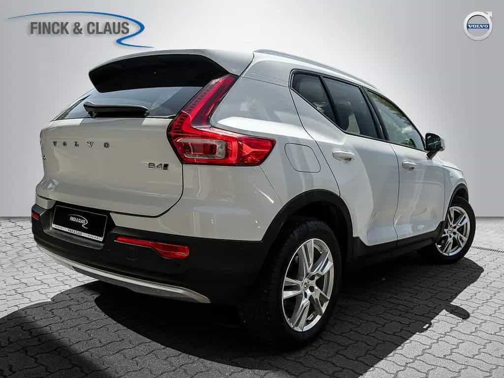 Volvo XC40 B4 AWD Momentum Pro 03/2022-photo-2