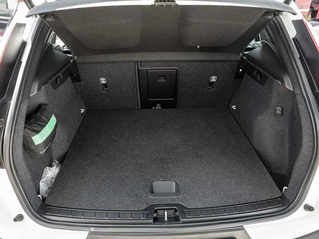 Volvo XC40 B4 AWD Momentum Pro 03/2022-photo-24