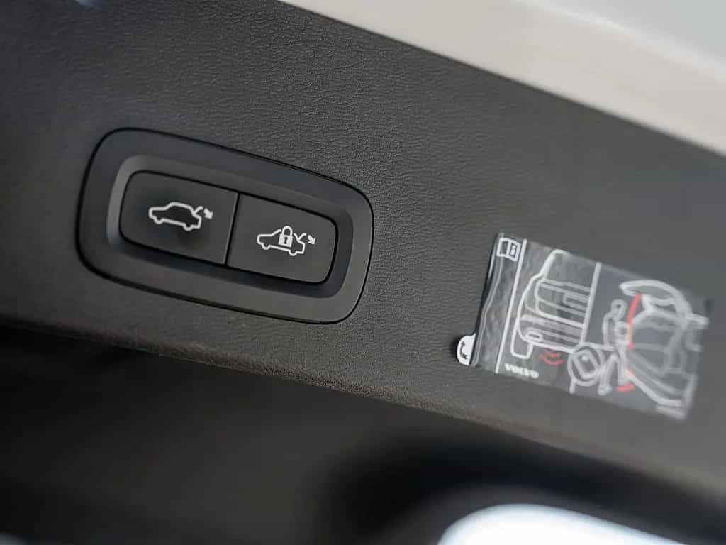 Volvo XC40 B4 AWD Momentum Pro 03/2022-photo-27