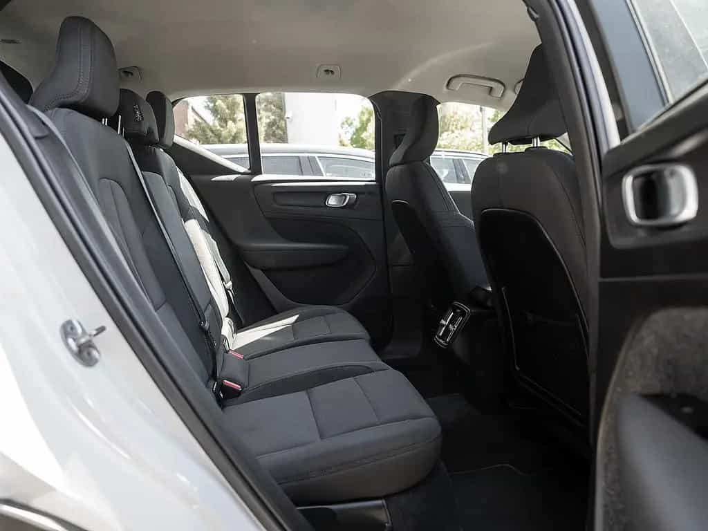 Volvo XC40 B4 AWD Momentum Pro 03/2022-photo-3