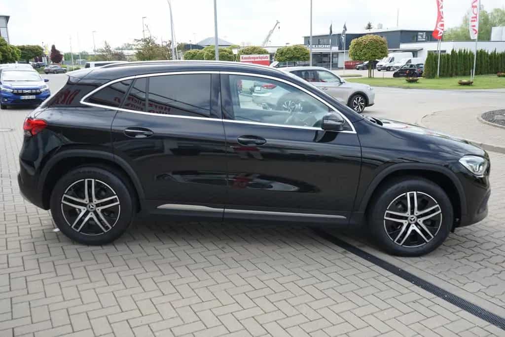 Mercedes-Benz GLA 200 Style DAB AHK el. Heckklappe Kamera Navi 11/2020-photo-4