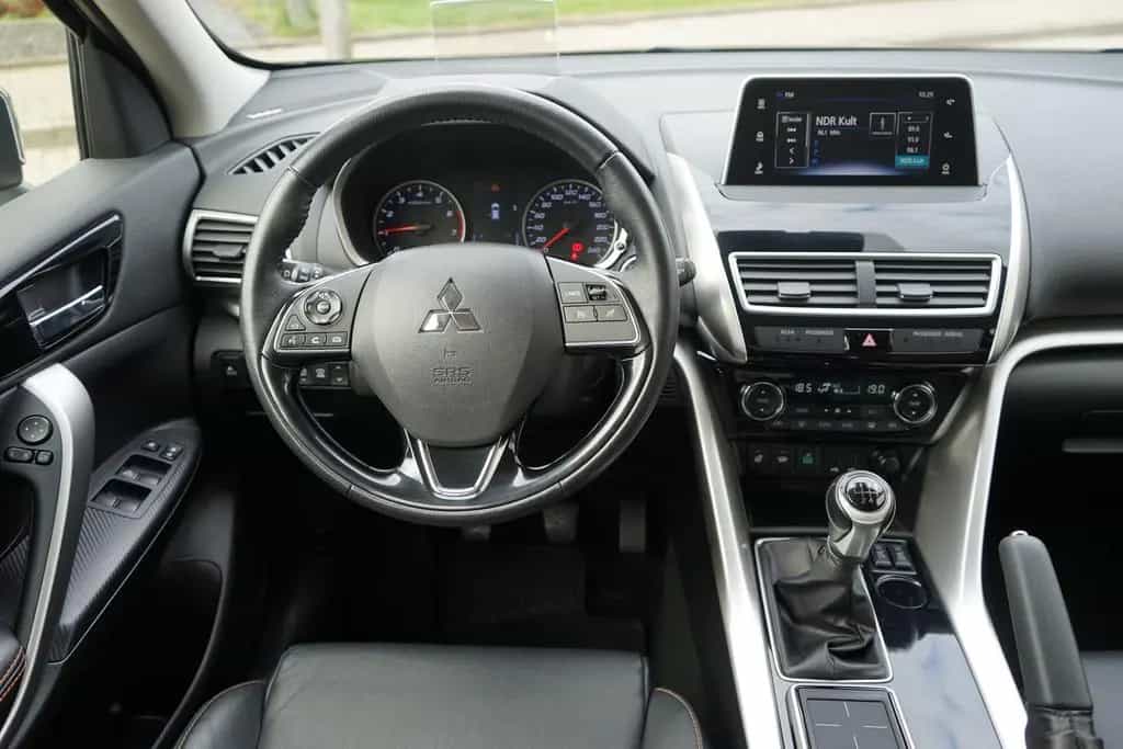 Mitsubishi Eclipse Cross 1.5 T-MIVEC LED Navi Leder AHK PDC 01/2018-photo-13