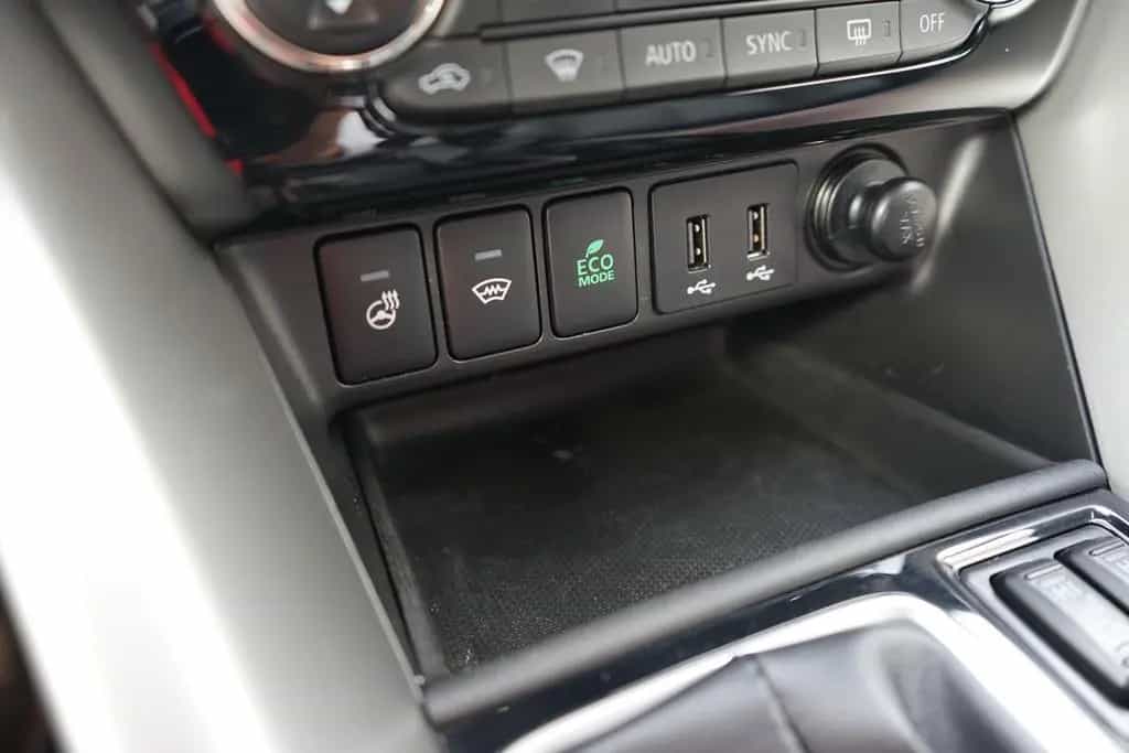 Mitsubishi Eclipse Cross 1.5 T-MIVEC LED Navi Leder AHK PDC 01/2018-photo-20