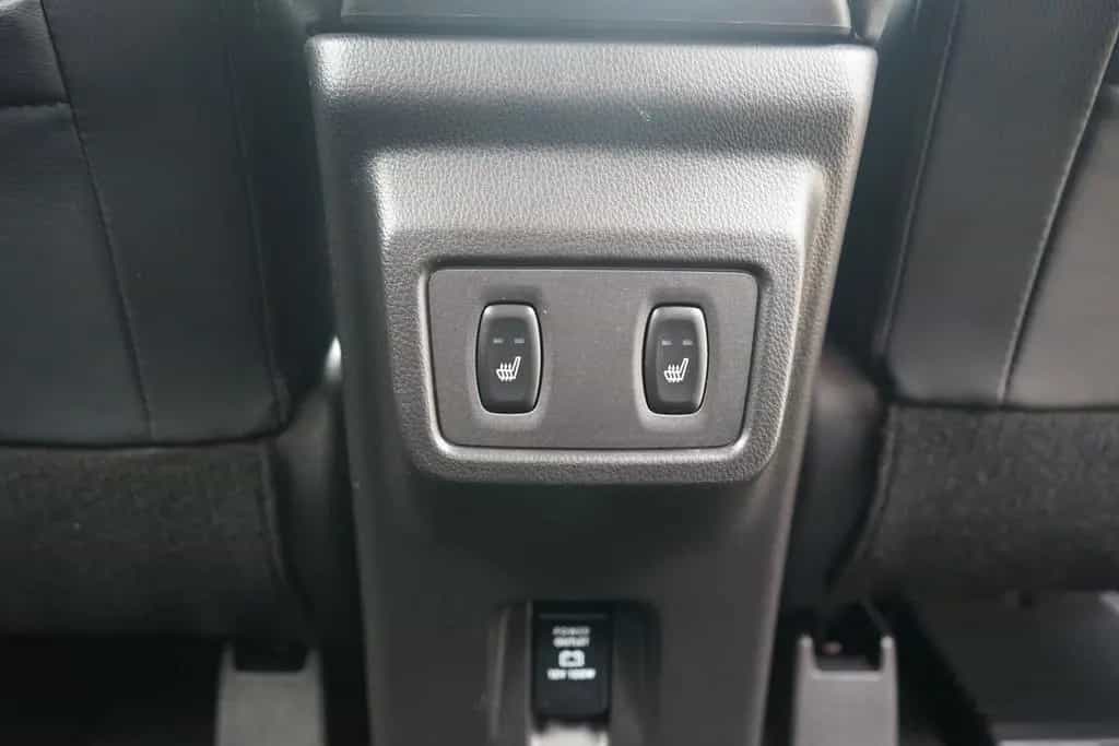 Mitsubishi Eclipse Cross 1.5 T-MIVEC LED Navi Leder AHK PDC 01/2018-photo-38