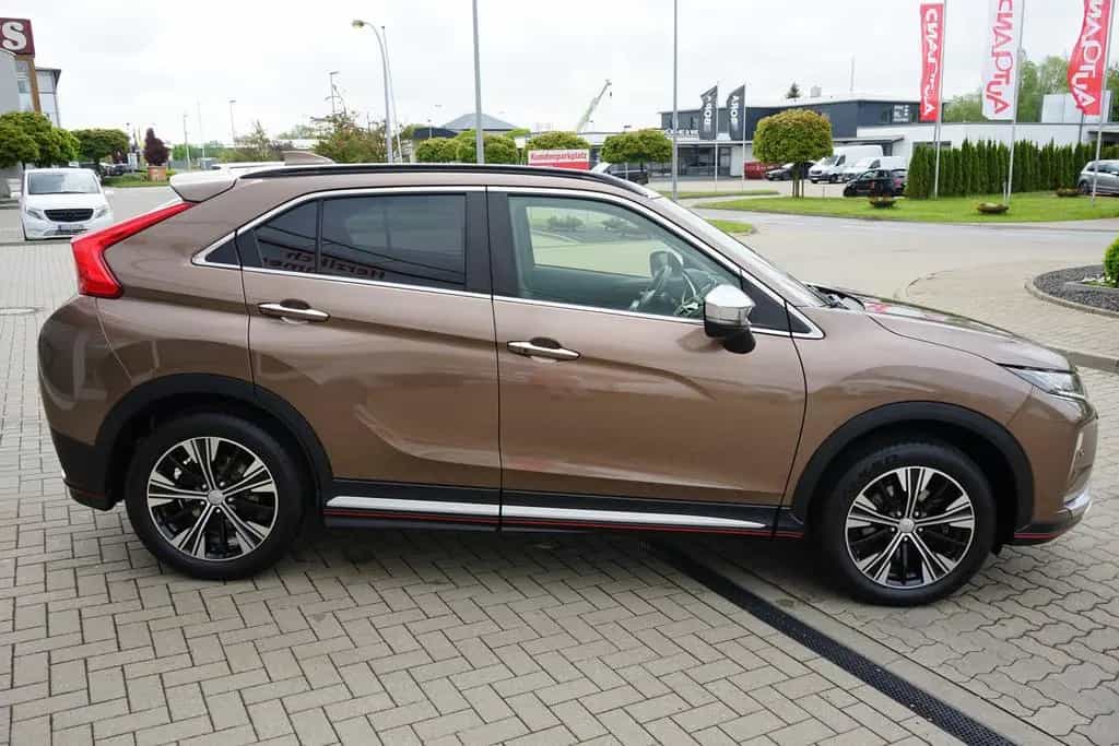 Mitsubishi Eclipse Cross 1.5 T-MIVEC LED Navi Leder AHK PDC 01/2018-photo-4