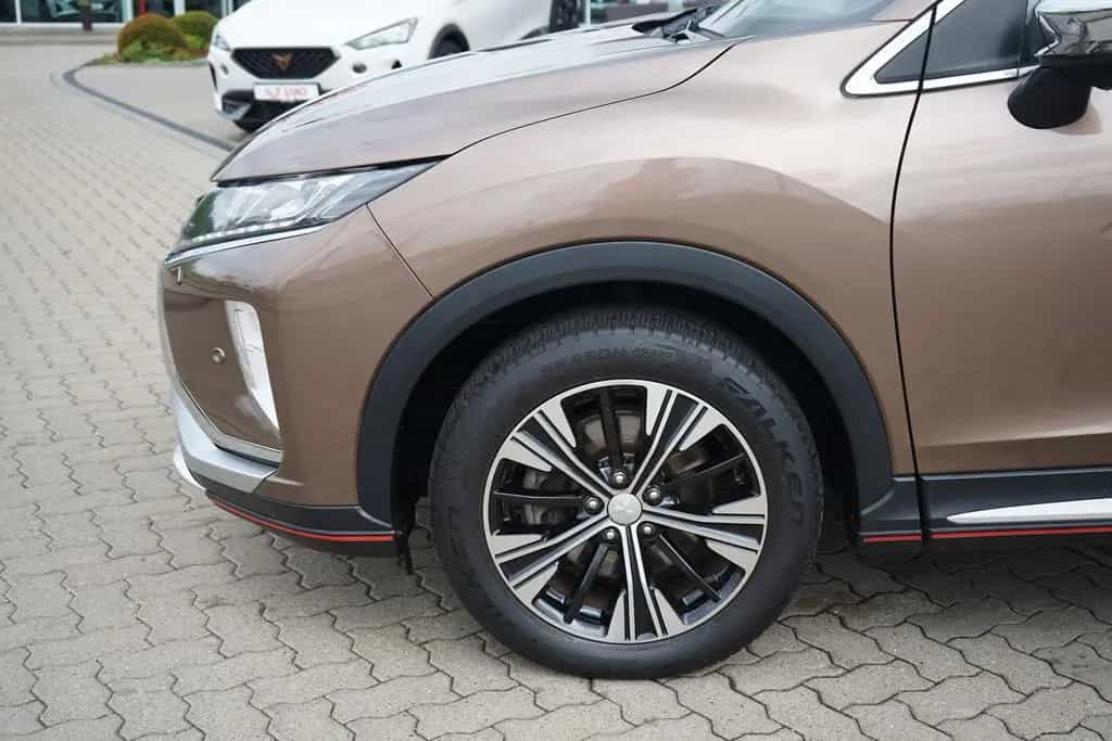 Mitsubishi Eclipse Cross 1.5 T-MIVEC LED Navi Leder AHK PDC 01/2018-photo-44